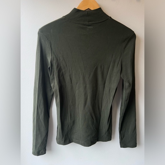 🦋 2/$20 Jones New York olive green turtleneck - Picture 5 of 6